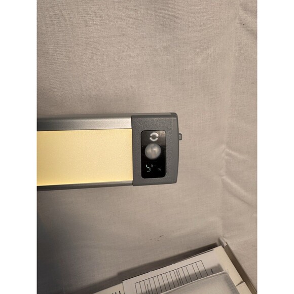 Intelligent Induction Lamp For Under Cabinets 2 piece 10” Rechargeable Yiger - Picture 6 of 10